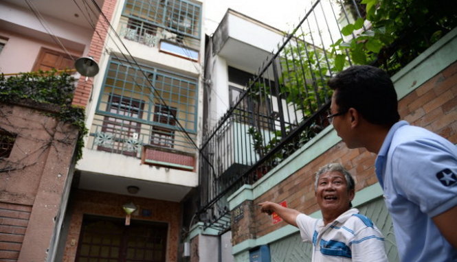 Một người hàng xóm của nhà thơ Phạm Thiên Thư kể về khu xóm ngày xưa và “động hoa vàng” nay biến thành căn nhà ba tầng - Ảnh: TỰ TRUNG