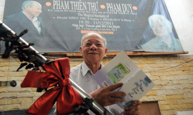 Phạm Thiên Thư trong đêm thơ nhạc của ông và Phạm Duy năm 2011 - Ảnh nhân vật cung cấp