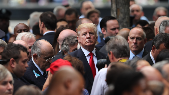 Việc bảo vệ ông Trump tại New York tiêu tốn hàng chục triệu USD - Ảnh: AFP