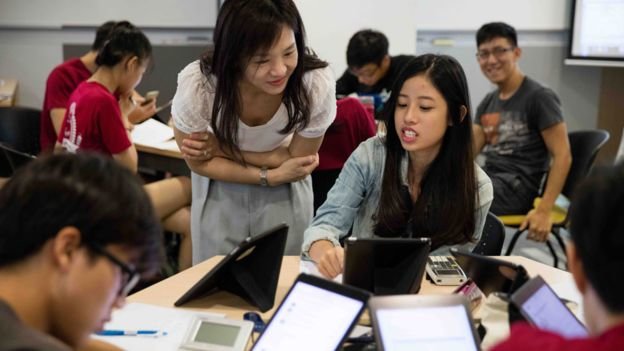 Singapore ưu tiên tuyển dụng các cử nhân xuất sắc nhất vào làm giáo viên - Ảnh: NTU/BBC