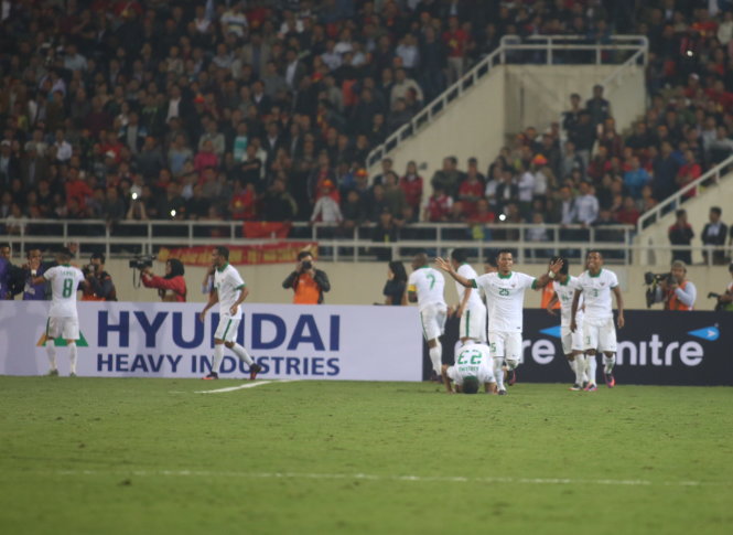 Các cầu thủ Indonesia ăn mừng bàn thắng vào lưới VN. Ảnh: N.K