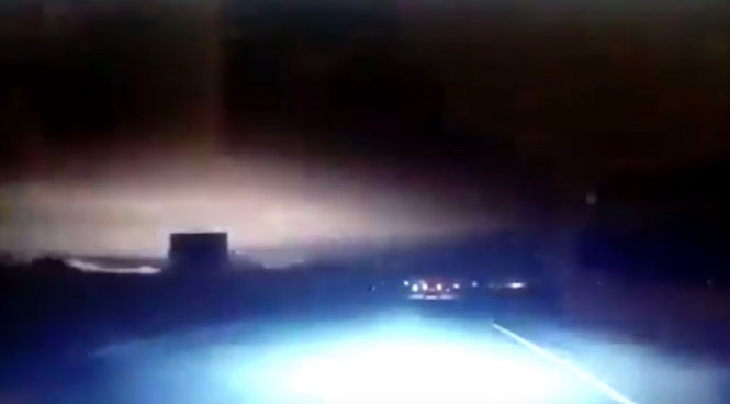 Khoảnh khắc màn đêm bừng sáng do thiên thạch nổ - Ảnh chụp từ clip