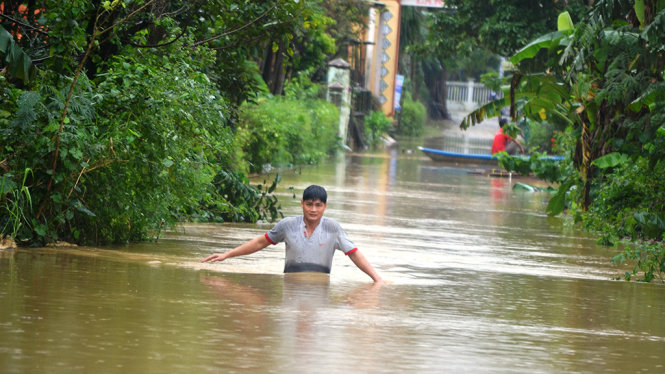 Nước lũ dâng cao gây ngập ở huyện Đại Lộc - Ảnh: LÊ TRUNG