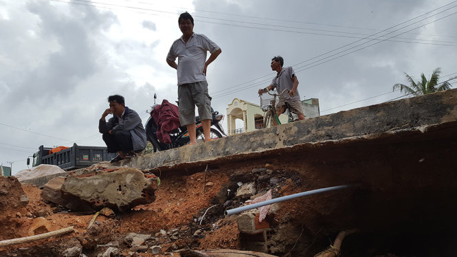 Lũ gây thiệt hại nặng về hạ tầng ở P.Bình Định (thị xã An Nhơn, tỉnh Bình Định) - Ảnh: DUY THANH
