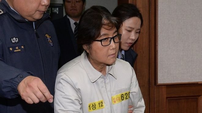 Bà Choi Soon Sil tại tòa ngày 19-12 - Ảnh: GETTY IMAGES