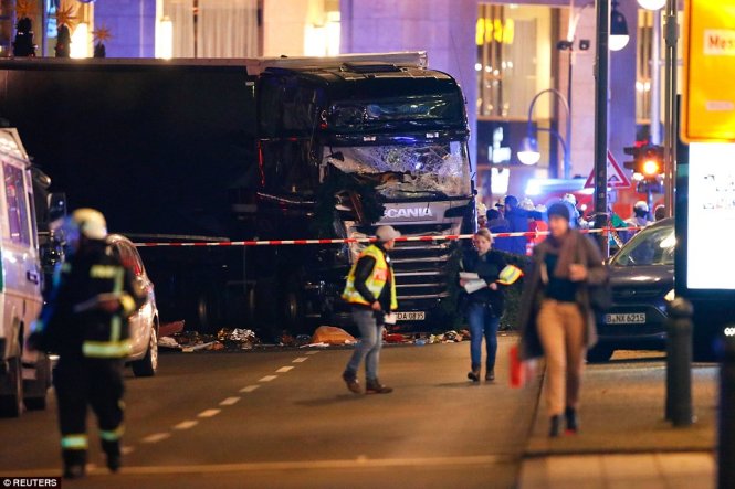 Cảnh sát Đức vẫn chưa bắt giữ được tài xế xe tải gây án tại Berlin - Ảnh: Reuters