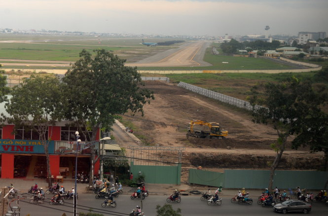 Để giảm tải cho sân bay Tân Sơn Nhất cần quy hoạch đồng bộ và kết nối từ trong ra ngoài sân bay - Ảnh: H. Khoa