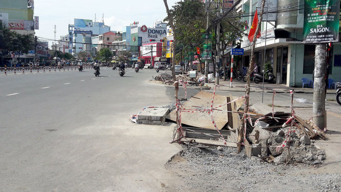 Công trình đào đường phải tạm ngưng trước Tết nguyên đán 7 ngày - Ảnh: LÊ DÂN