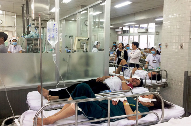 Các nạn nhân bị thương do vụ tai nạn đang điều trị tại Khoa Cấp cứu Bệnh viện Chợ Rẫy - Ảnh: LÊ PHAN