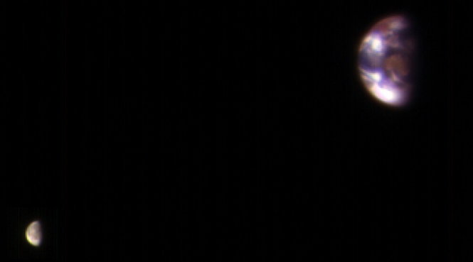 Bức ảnh Trái đất và Mặt trăng nhìn từ sao Hỏa do NASA vừa công bố - Ảnh: NASA