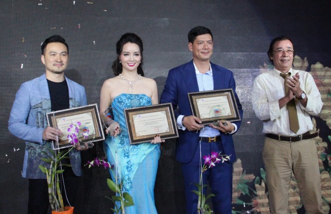 Chi Bảo, Mai Thu Huyền và Bình Minh nhận giải Nam và Nữ diễn viên chính xuất sắc nhất trong phim truyện truyền hình. Ninh Dương Lan Ngọc do bận việc nên vắng mặt - Ảnh: NGUYỄN LỘC