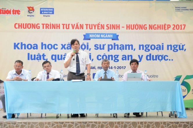 Ông Nguyễn Mạnh Hùng, Vụ Giáo dục Đại học, Bộ GD-ĐT, phát biểu tại ngày hội tư vấn tuyển sinh hướng nghiệp 2017- Ảnh: HỮU KHOA