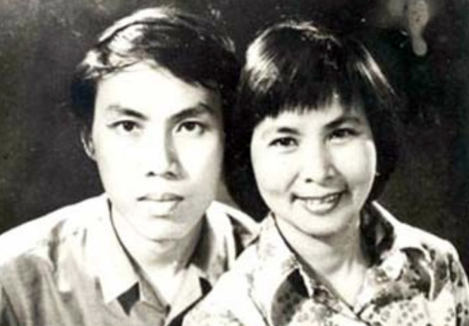 Cố nhà thơ Xuân Quỳnh (phải) và chồng là cố nhà thơ Lưu Quang Vũ - Ảnh: Tư liệu