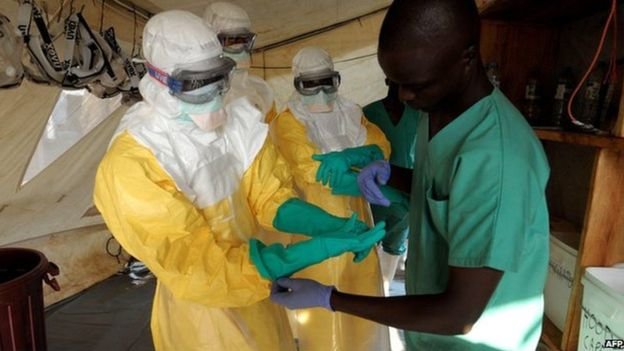 Các chuyên gia y tế cho rằng thế giới đã không có sự chuẩn bị đầy đủ trong việc ứng phó với dịch bệnh Ebola - Ảnh: AFP