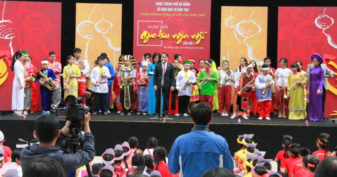 Các bạn học sinh Đà Nẵng tham dự Ngày hội giao lưu ngôn ngữ sáng 21-1 - Ảnh: Đoàn Cường