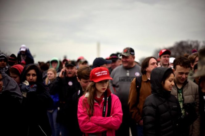 Xuất xứ của nhiều chiếc nón mang thương hiệu của ông Trump khiến nhiều người ủng hộ ông 