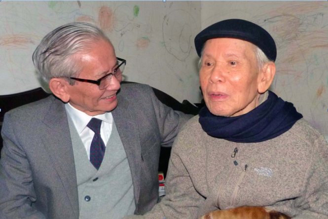 GS Phan Huy Lê (trái) thăm GS Đinh Xuân Lâm ngày 2-9-2015 - Ảnh: GS Phan Huy Lê cung cấp