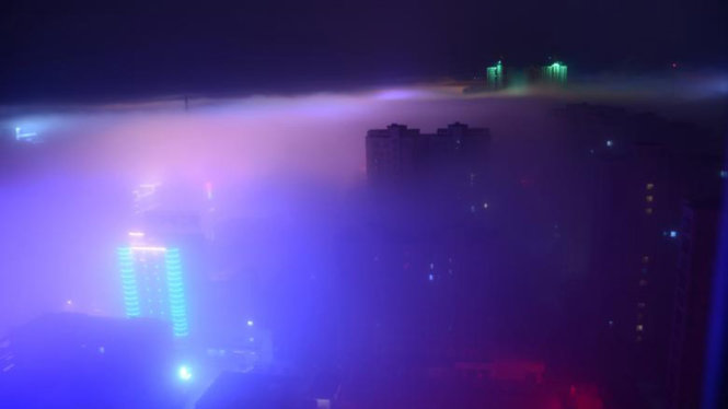Tình trạng ô nhiễm không khí tạo ra khung cảnh “thành phố trên mây” ở tỉnh Giang Tô - Ảnh: Reuters