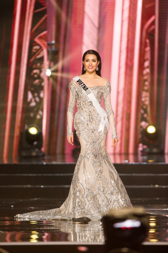 Đây là năm đầu tiên Lệ Hằng phải đón Tết xa Việt Nam để hoàn thành các phần thi của Miss Universe 2016 - Ảnh: NVCC