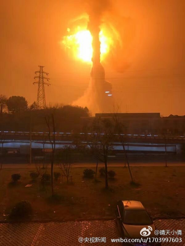 Hình ảnh ghi lại từ hiện trường vụ cháy nổ ở nhà máy hóa chất thuộc tỉnh An Huy, miền đông Trung Quốc - Ảnh: Tân Hoa xã