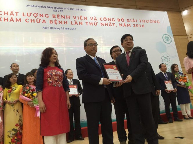 Bệnh viện Nhi Đồng 1 nhận giải nhất giải thưởng chất lượng khám chữa bệnh do Sở y tế TP.HCM tổ chức bình chọn trong năm 2016 - Ảnh: Thùy Dương