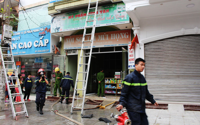 Tiệm thuốc trên đường Đinh Công Tráng, TP Vinh - nơi xảy ra vụ cháy - Ảnh: T.THÀNH