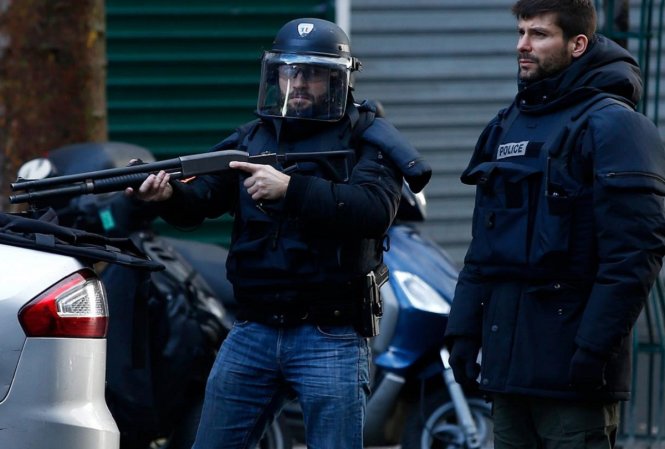 Cảnh sát chống khủng bố của Pháp - Ảnh: EPA
