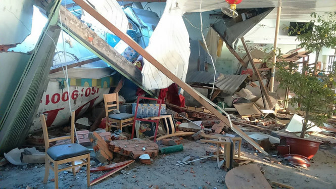 Một phần căn nhà 77 Trần Phú và các vật dụng trong nhà bị tan nát hư hỏng nặng