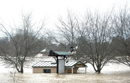 Mưa lớn kéo dài nhiều ngày qua khiến nhiều khu vực ở Oroville, bang California bị ngập lụt - Ảnh: AFP