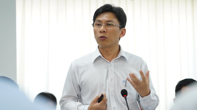 Giám đốc Sở KH&CN Nguyễn Việt Dũng nêu ra việc nhiều quy chế tài chính không phù hợp với thực tế hiện nay trong việc quyết toán chi phí nghiên cứu khoa học - Ảnh: THUẬN THẮNG