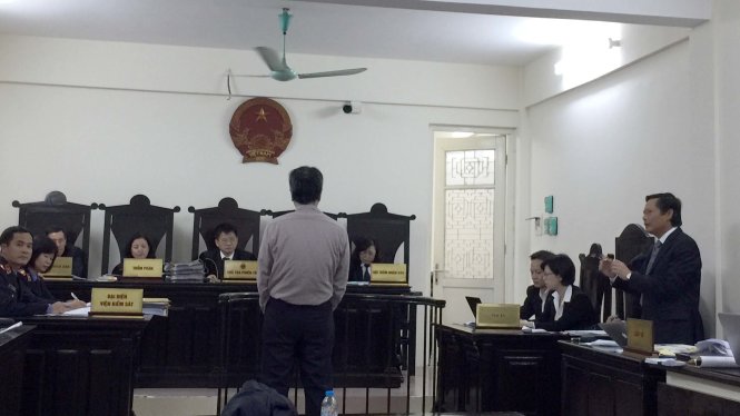 Các luật sư tham gia xét hỏi bị cáo Giang Kim Đạt - Ảnh: Thân Hoàng