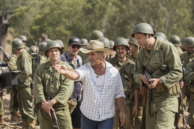 Mel Gibson chỉ đạo cảnh chiến tranh trong Hacksaw Ridge - Nguồn: imdb