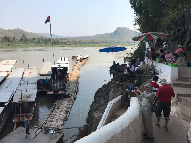Tàu thuyền phục vụ du lịch trên sông Mekong ở cố đô Luang Prabang, Lào. Khai thác bền vững sông Mekong sẽ có lợi cho tất cả các bên - Ảnh: Q.Trung