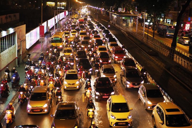 Cảnh ùn tắc kéo dài trên đường Giảng Võ - Ảnh: Nguyễn Khánh