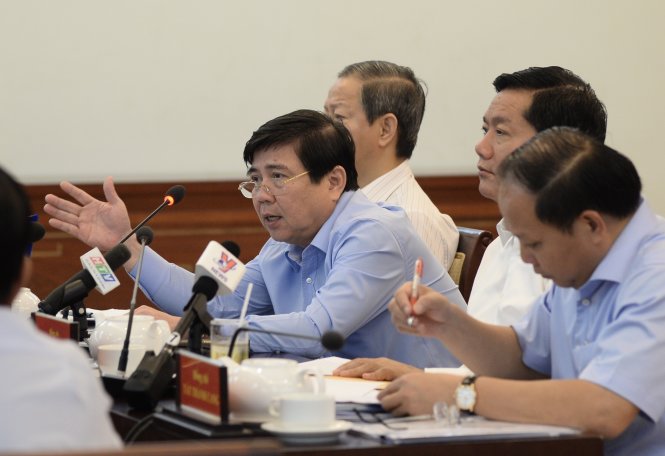 Chủ tich UBND.TP.HCM Nguyễn Thành Phong yêu càu các đơn vị không đọc báo cáo mà nói vào trong tâm vấn đề về trật tự đô thi - Ảnh Tự Trung