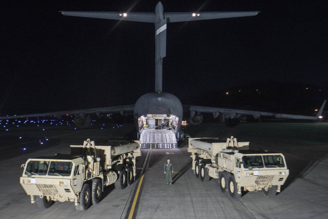 Các bộ phận của Hệ thống phòng thủ tên lửa tầm cao giai đoạn cuối (THAAD) được vận chuyển tới căn cứ không quân Osan ở Hàn Quốc - ảnh: U.S. Forces Korea