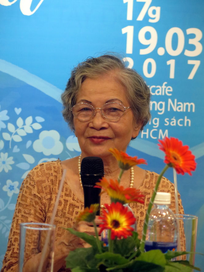 Nhà văn Nguyễn Thị Thụy Vũ tuổi 80 vẫn minh mẫn giao lưu cùng bạn đọc - Ảnh: L.Điền
