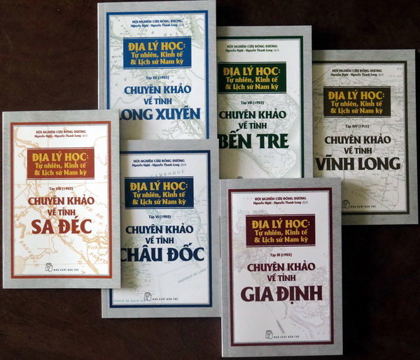 Sách do Nguyễn Nghị và Nguyễn Thanh Long dịch - Ảnh: L.Điền