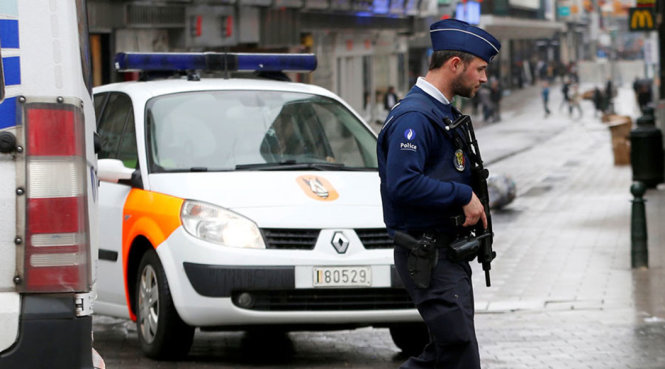Một cảnh sát Bỉ - Ảnh: Reuters
