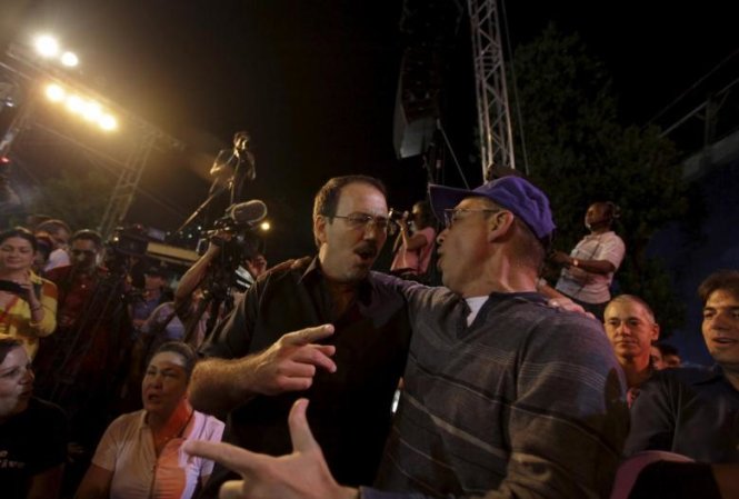 Ông Alejandro Castro Espin (trái), con trai chủ tịch Cuba Raul Castro - Ảnh: Reuters