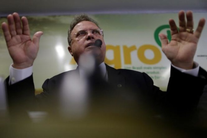 Bộ trưởng nông nghiệp Brazil, ông Blairo Maggi phát biểu tại cuộc họp báo ở Brasilia, Brazil ngày 27-3 - Ảnh: Reuters