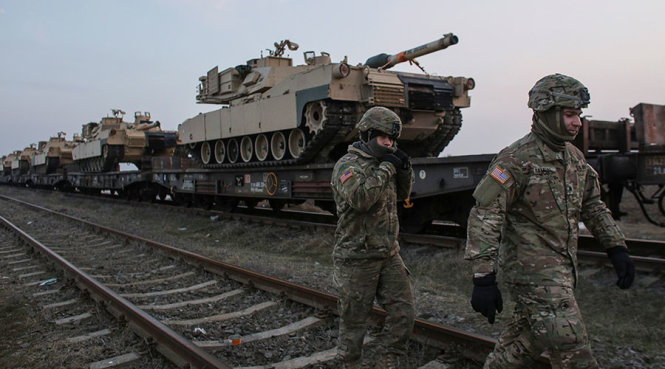 Lực lượng của NATO tiếp tục điều binh và vũ khí đến một số quốc gia thành viên ở Trung và Đông Ấu - Ảnh: Reuters