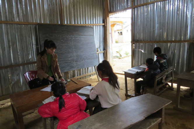 Nhiều giáo viên đang gặp rất nhiều khó khăn trong công tác giảng dạy tại huyện miền núi Minh Hóa – Ảnh: QUỐC NAM