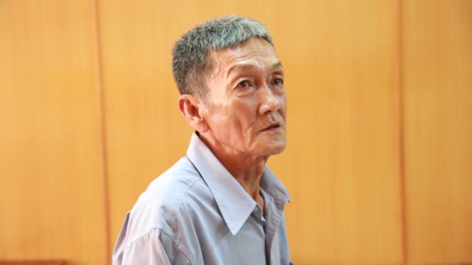 Bị cáo Lê Văn Bu tại tòa ngày 5-4 - Ảnh: T.L