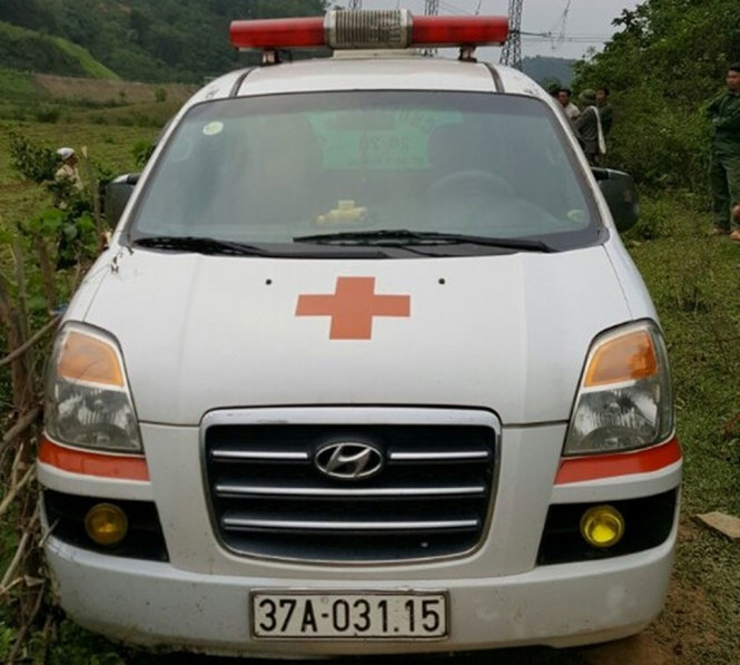 Chiếc xe cứu thương vận chuyển một con hổ vừa bị CSGT Thanh Hóa bắt giữ - Ảnh do CSGT Thanh Hóa cung cấp.