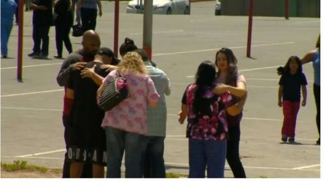 Hiện trường vụ xả súng tại trường tiểu học North Park ở Nam California - Ảnh: Reuters