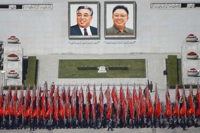 Diễn tập chuẩn bị cho đại lễ tại Quảng trường Kim Nhật Thành ở Bình Nhưỡng ngày 12-4- - Ảnh: Reuters