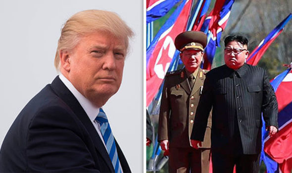 Tổng thống Mỹ Donald Trump và nhà lãnh đạo CHDCND Triều Tiên Kim Jong Un (phải) - Ảnh: AFP/EPA