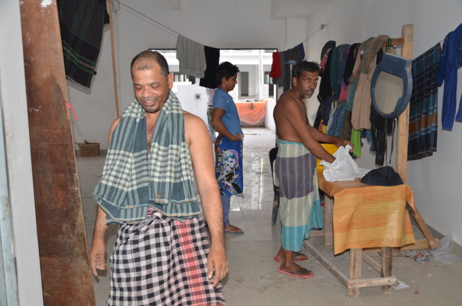 Công nhân Bangladesh đang sinh sống và làm việc tại thành phố Klang, Malaysia - Ảnh: Q.Trung