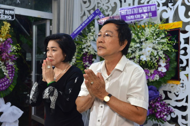 Nghệ sĩ Tuấn Thanh có mặt tại lễ tang khá sớm - Ảnh: DUYÊN PHAN